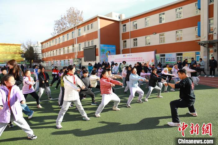 奔跑吧·少年点亮校园体适能热潮2024年北京市青