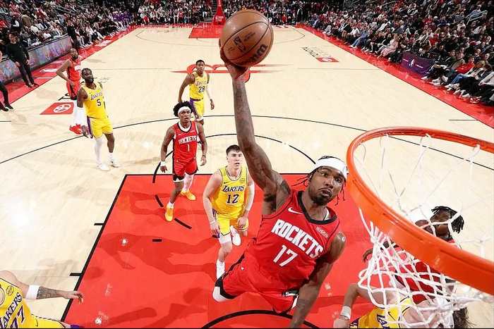 伊森状态暴跌遭火箭贬为替补引交易风波