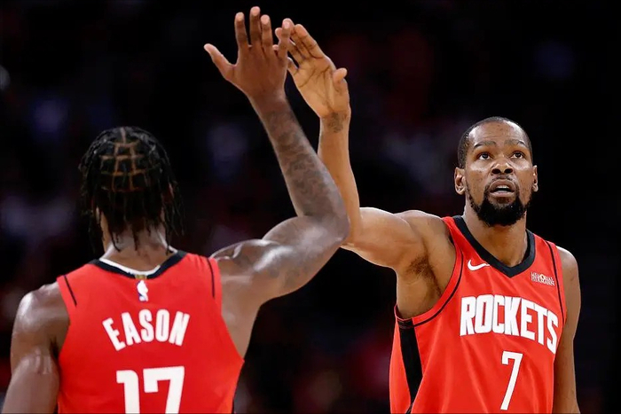 伊森状态暴跌遭火箭贬为替补引交易风波