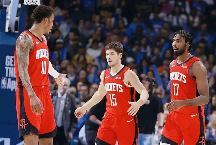 伊森状态暴跌遭火箭贬为替补引交易风波