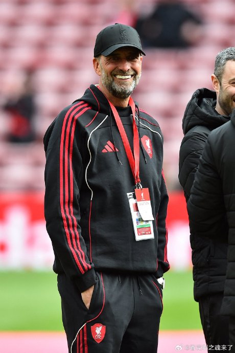 利物浦新球衣引爆球迷热情 拉德克洛普现身发布