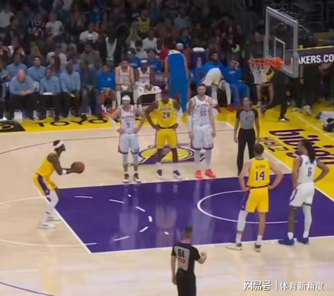 湖人残阵上演逆袭戏剧：全员失误却险胜雷霆