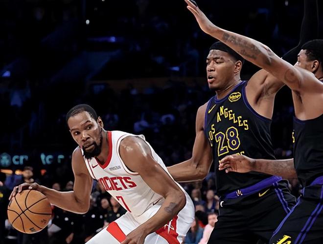 湖人双杀火箭挺进次轮 马刺爆冷负开拓者 绿军客